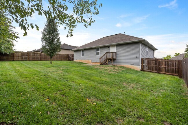 Building Photo - 3 Bedroom in Nixa!