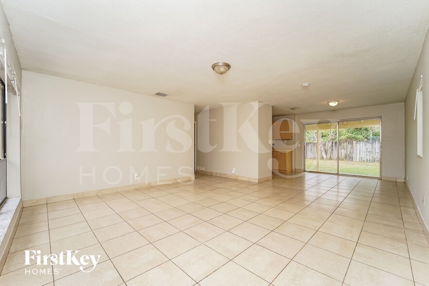 Building Photo - 1941 SW 38th Ave