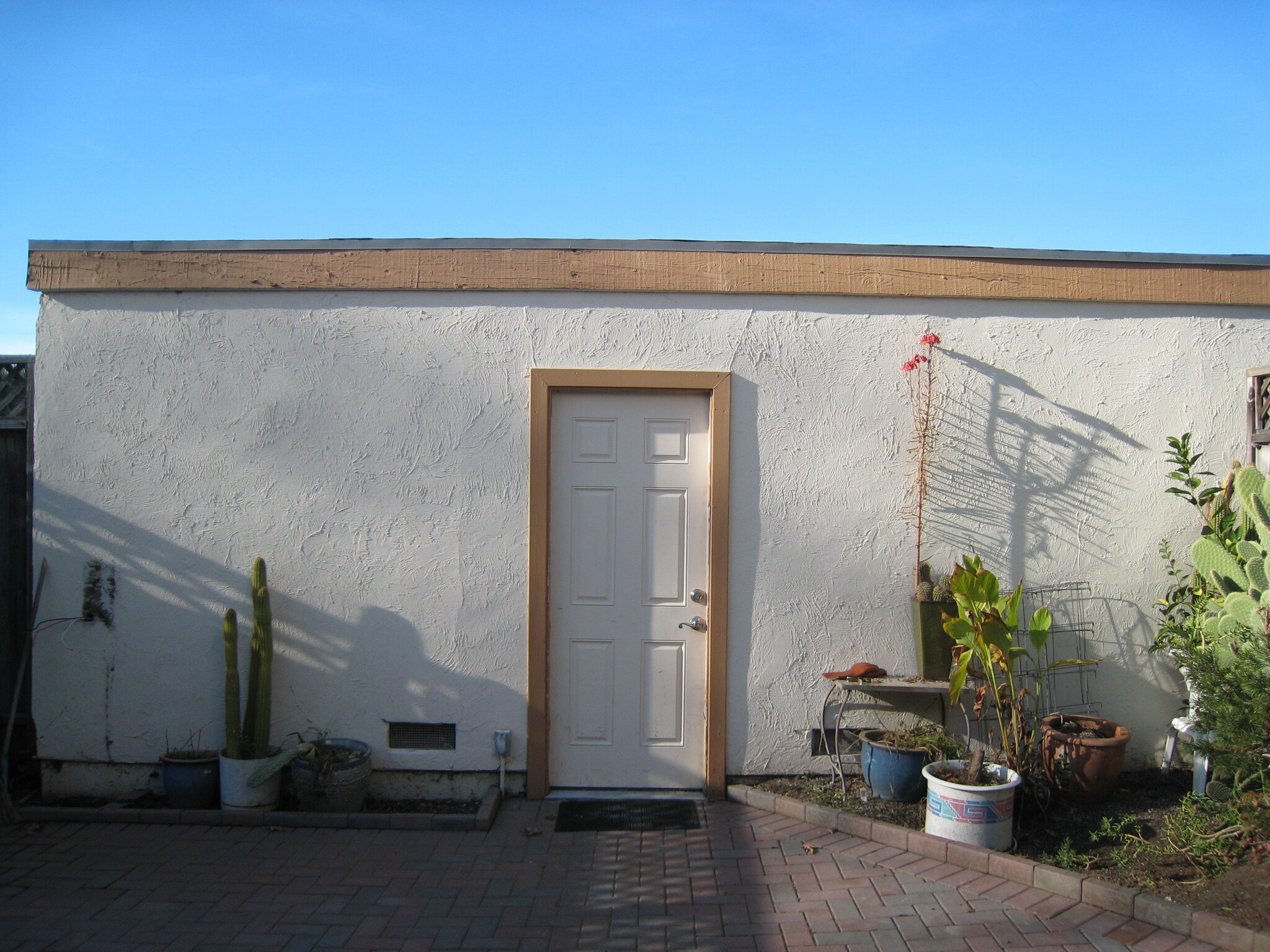 Two car garage - 2176 Spanishgate Ct