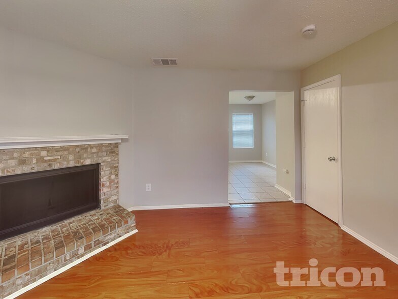Building Photo - 7422 Amber Dr