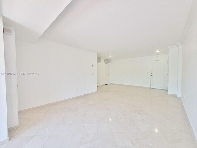Building Photo - 77 Crandon Blvd