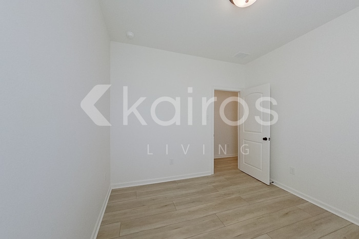 Building Photo - 121 Rainfall Ln