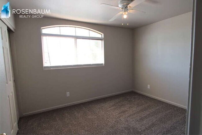 Building Photo - Beautiful 3-beds, 2.5-baths home nestled in Surprise!