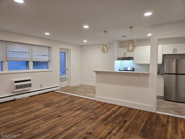 Building Photo - 43 Cottage St