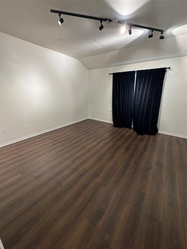 Building Photo - 516 E Slaughter Ln