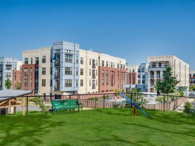 Building Photo - Lerner Windmill Parc