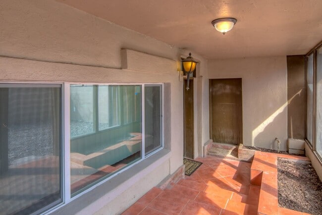 Building Photo - Spacious 4BR in Tucson