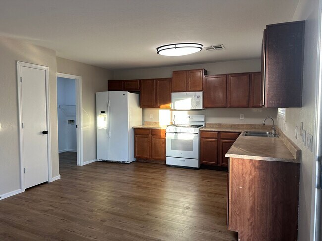 Building Photo - San Tan Valley, 4 bed, 2.5 bath, huge loft, 2300 sqft, 3 car garage