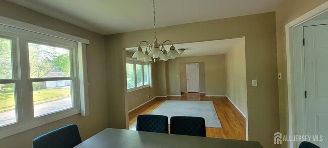 Building Photo - 20 Timber Rd