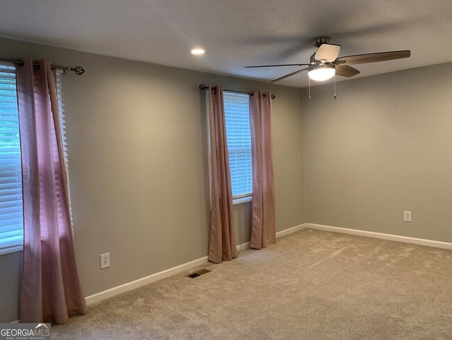 Building Photo - 9695 N Pond Cir