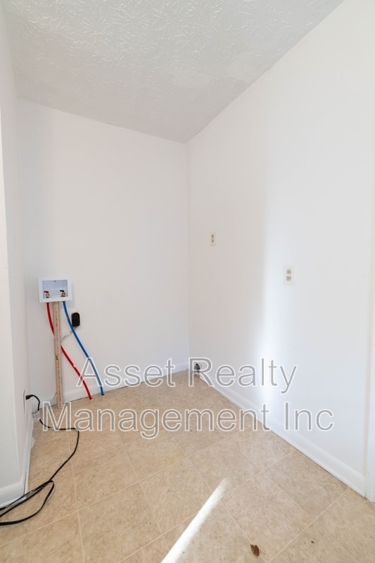 Building Photo - 3821 Selma Ave