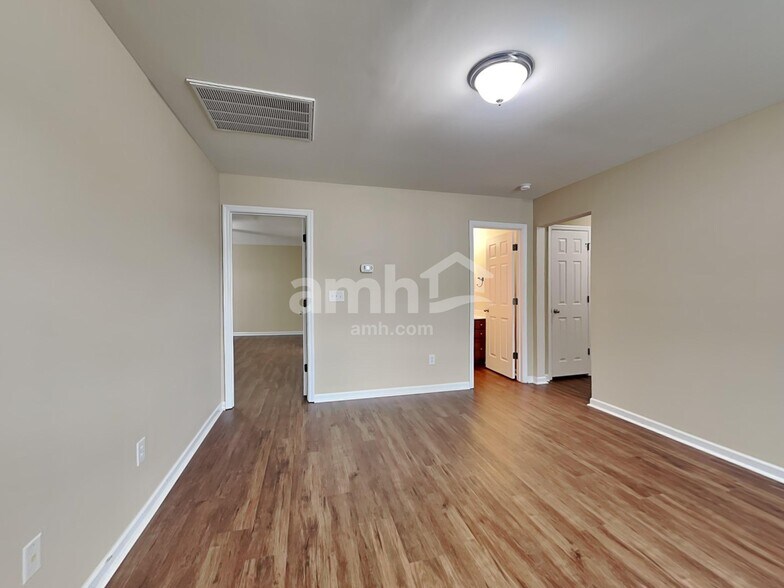 Building Photo - 314 Southwilde Way