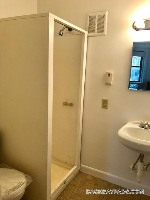 Building Photo - 854 Beacon St