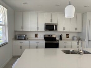 Building Photo - 5739 Oakmont Ct