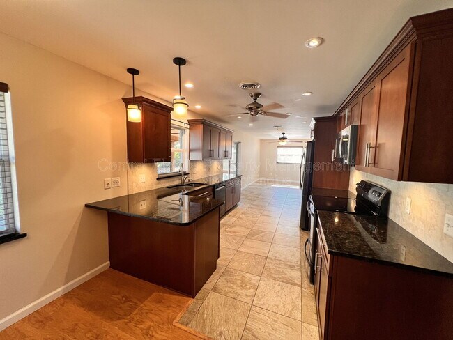 Building Photo - 807 Morocco Ave