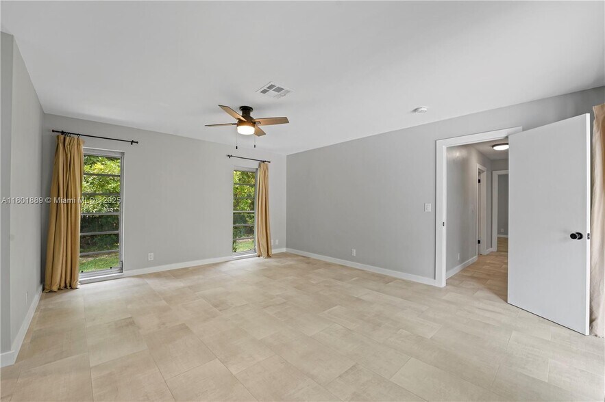 Building Photo - 2911 SW 108th Way