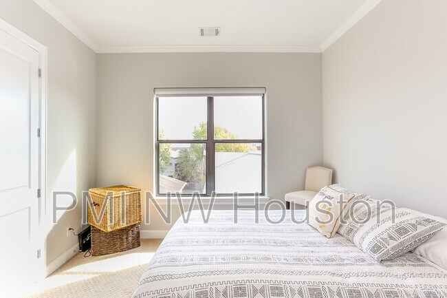 Building Photo - 5309 Blossom St