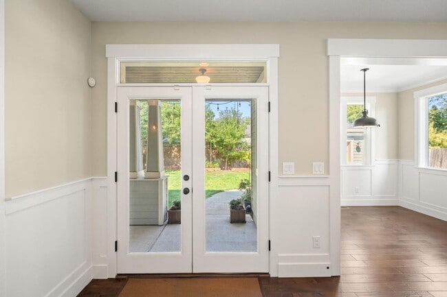Building Photo - Spacious 4-Bedroom Dream Home – Perfect fo...