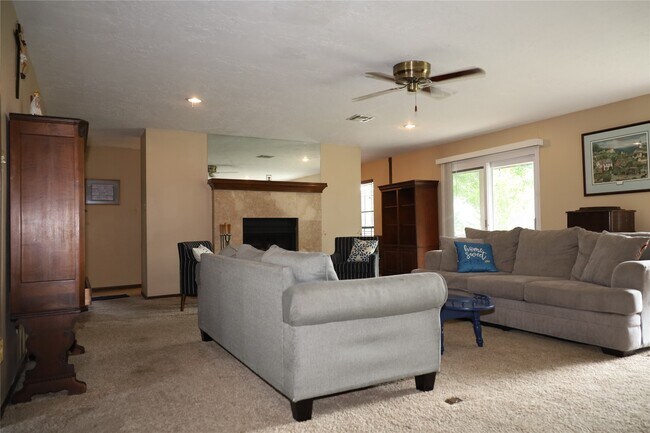 Building Photo - 9948 Twin Shores Dr