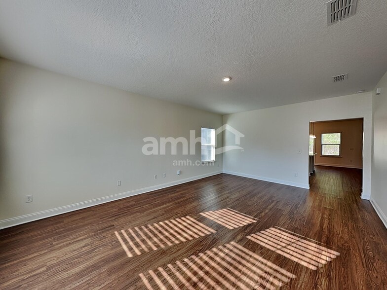 Building Photo - 3102 Creek Village Ln