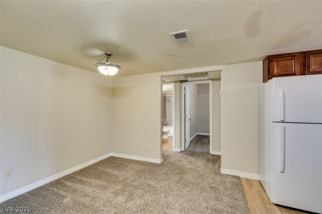 Building Photo - 4450 Sandy River Dr