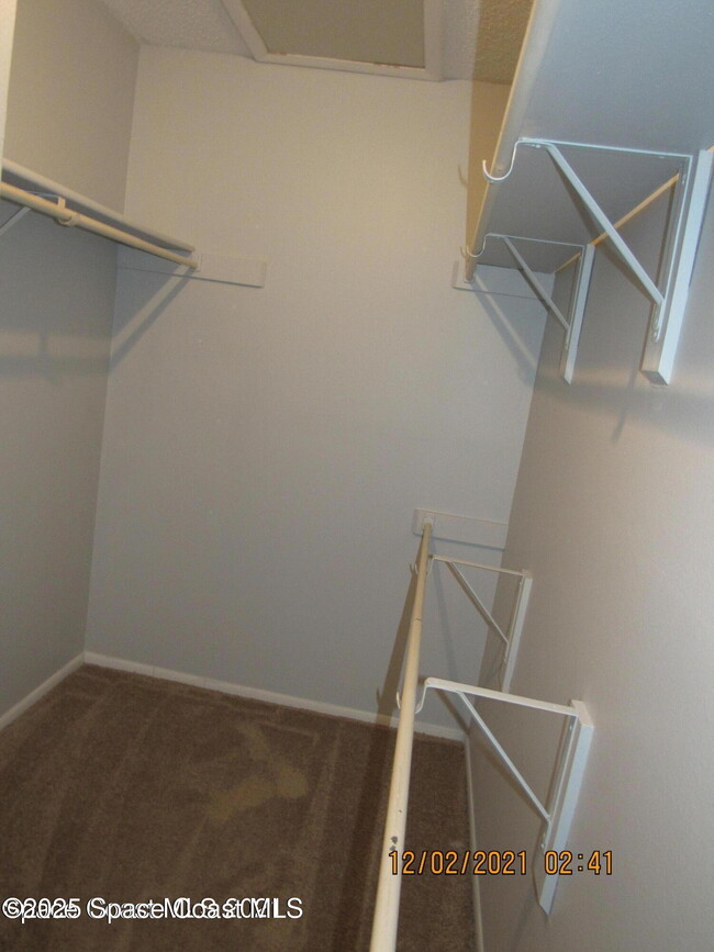 Building Photo - 225 S Tropical Trail