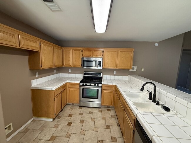 Building Photo - Home with a Huge backyard! Available Now