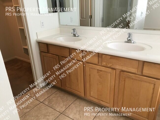 Building Photo - 4135 E Bellerive Dr