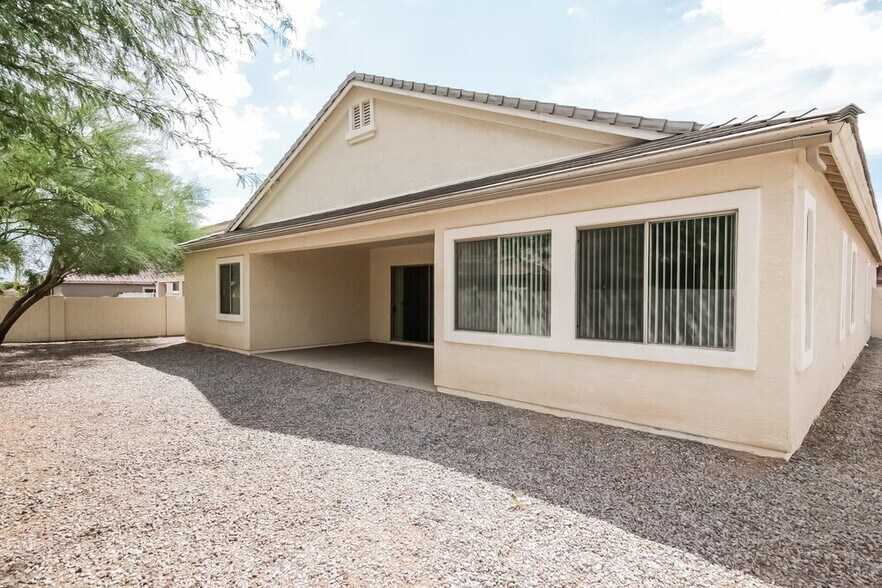 Building Photo - 2107 S Sabrina