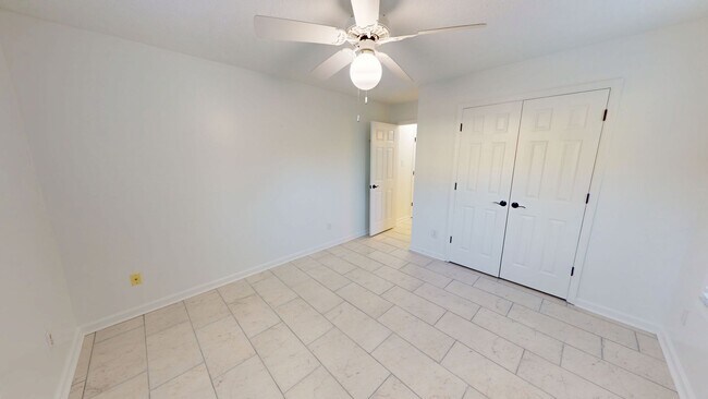 Building Photo - 3 Bedroom Condo in Kings Grant w/ Luxury Updates!
