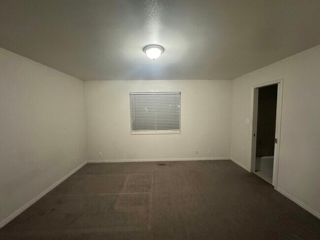 Building Photo - 41 400 S