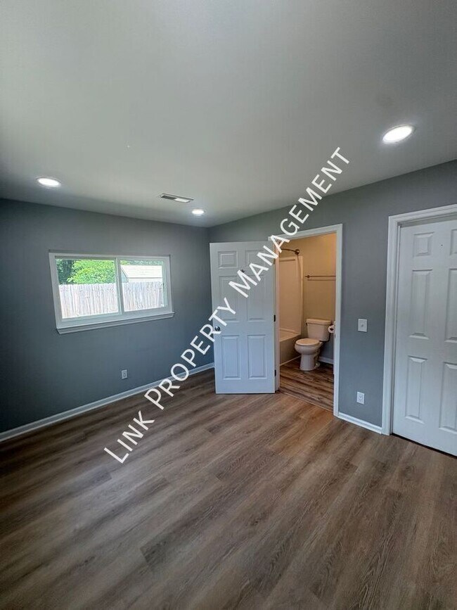Building Photo - 123 Sequoia Dr