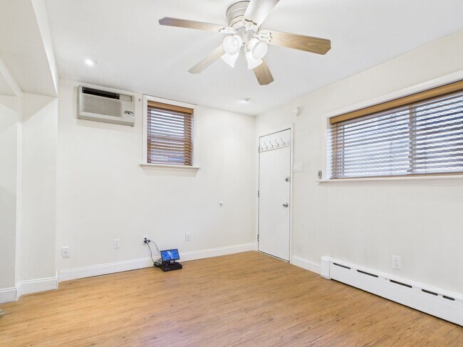 Building Photo - 557 N 16th St