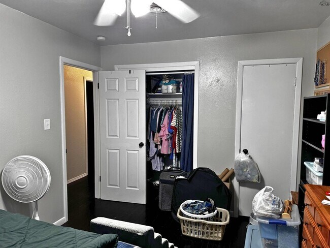Building Photo - 1609 Sunnyside Ln