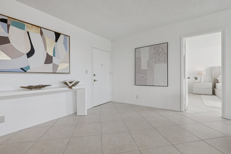 Building Photo - 2701 N Ocean Blvd