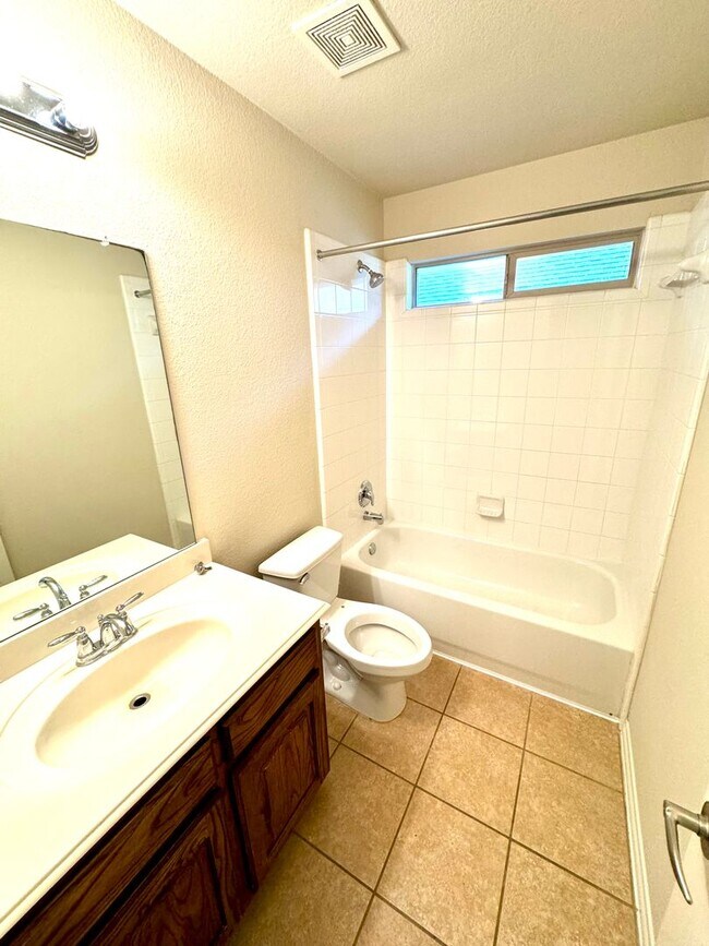 Building Photo - 1703 Stonewick Dr