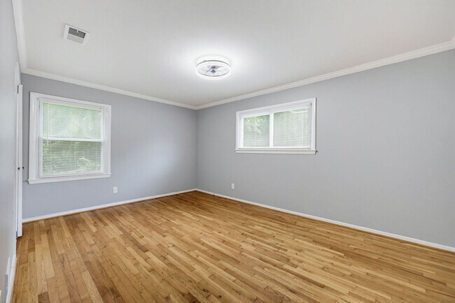 Building Photo - Fantastic Renovation in Smyrna!
