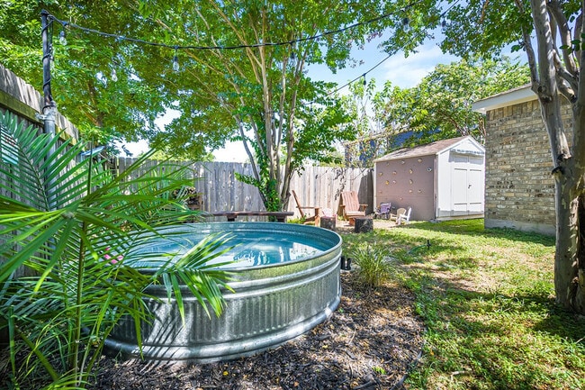 Building Photo - 904 Melted Candle Cove