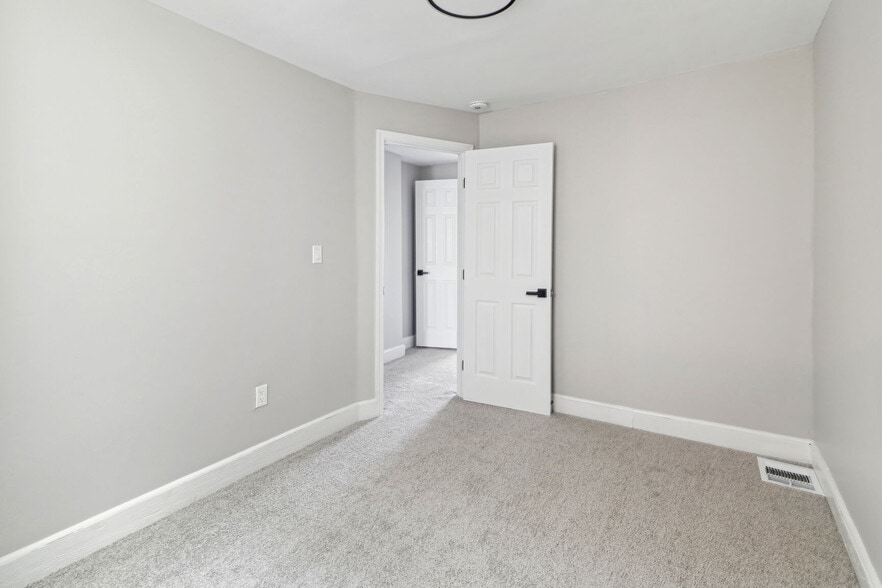 Building Photo - 2134 W Fayette St