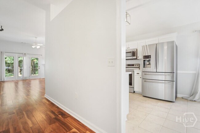 Building Photo - 120 Oak Ridge Cir