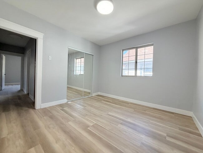 Building Photo - Huge 3 bedroom 2 bathroom for lease