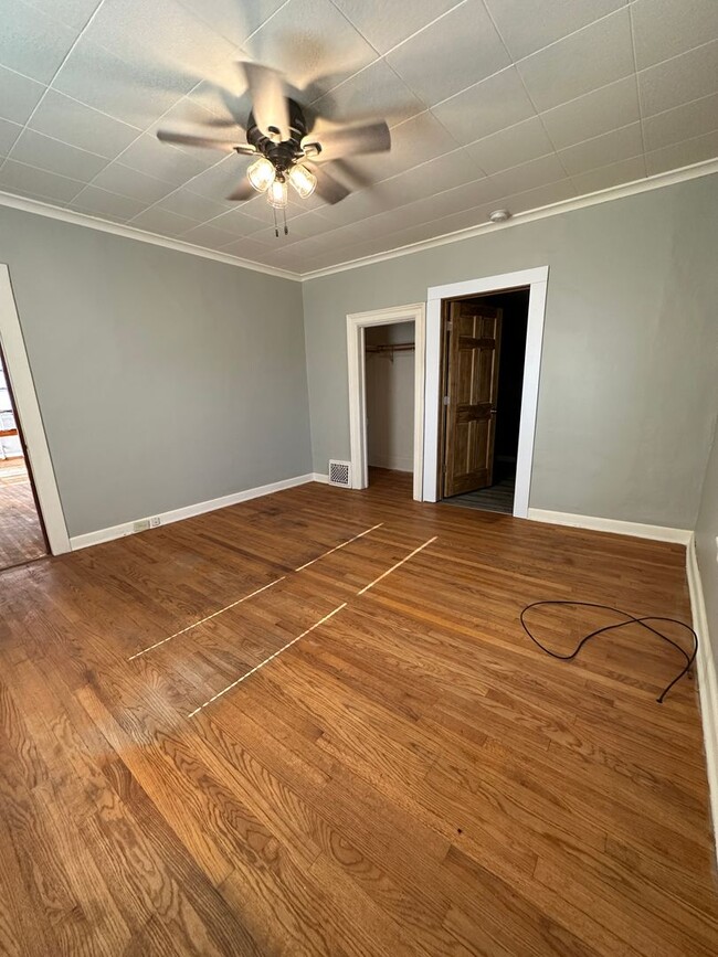 Building Photo - PP - 12 - Glendale