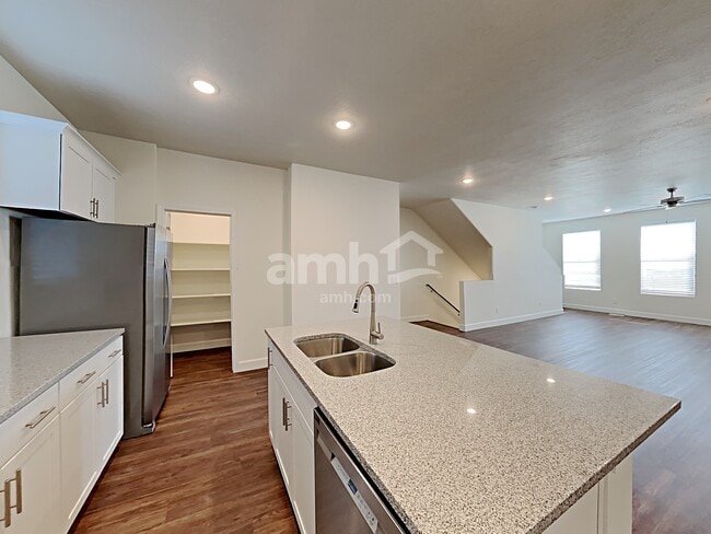 Building Photo - 6084 W South Jordan Pky