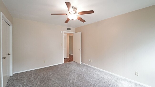 Building Photo - FOR LEASE! 2 Bedroom - 1 Bath - Upstairs U...