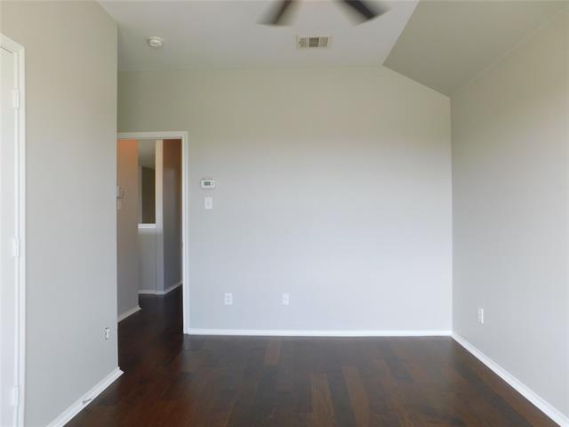 Building Photo - 14904 Riverside Dr