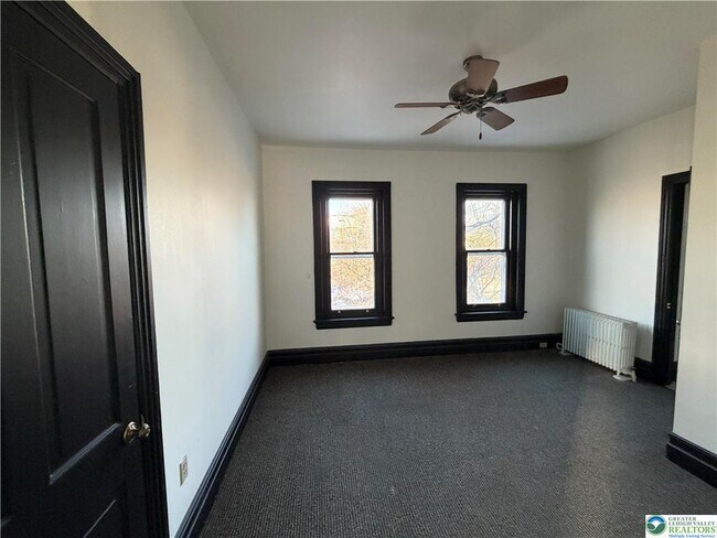 Building Photo - 146 W Broad St