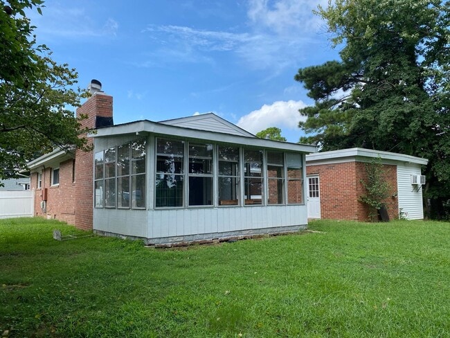 Building Photo - Available 06-22-26! Updated Waterfront Home! Extras Like Workshop & Sunroom, Pet Friendly, Hardwo...