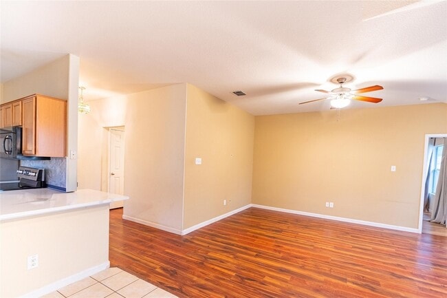 Building Photo - 1906 Castaway Dr