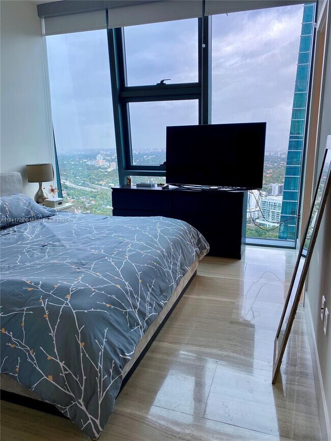 Building Photo - 1451 Brickell Ave