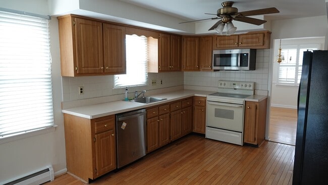 Building Photo - 593 Watford Ln